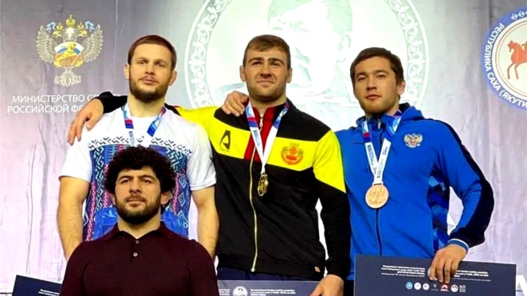 Сергей Козырев взял «золото» Международного турнира по вольной борьбе в Якутске