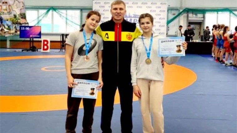 Екатерина Тихонова – победитель, Кира Ефимова – призер Всероссийских соревнования по вольной борьбе